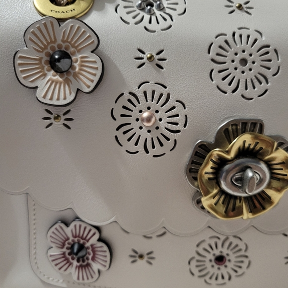 Coach Parker Cut Out Tea Rose Purse - Picture 9 of 10